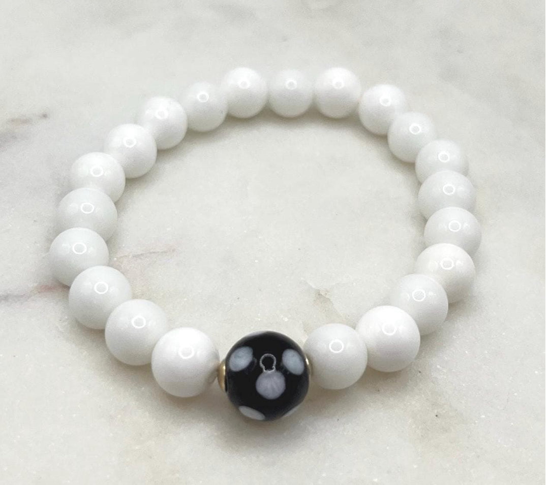 White Tridacna Shell Conta di Ojo Stretch Bracelets