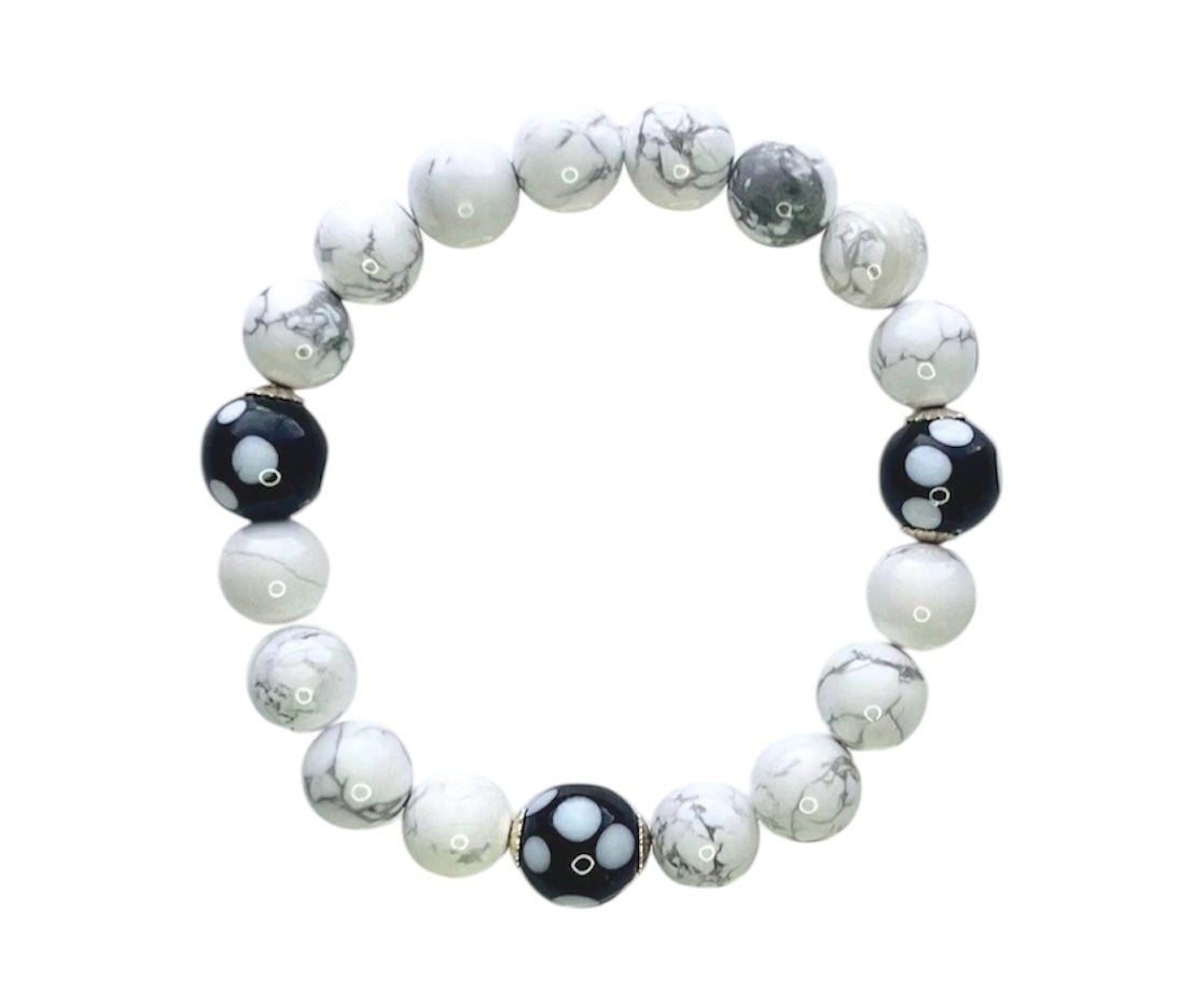 White & Grey Howlite Conta di Ojo Stretch Bracelet