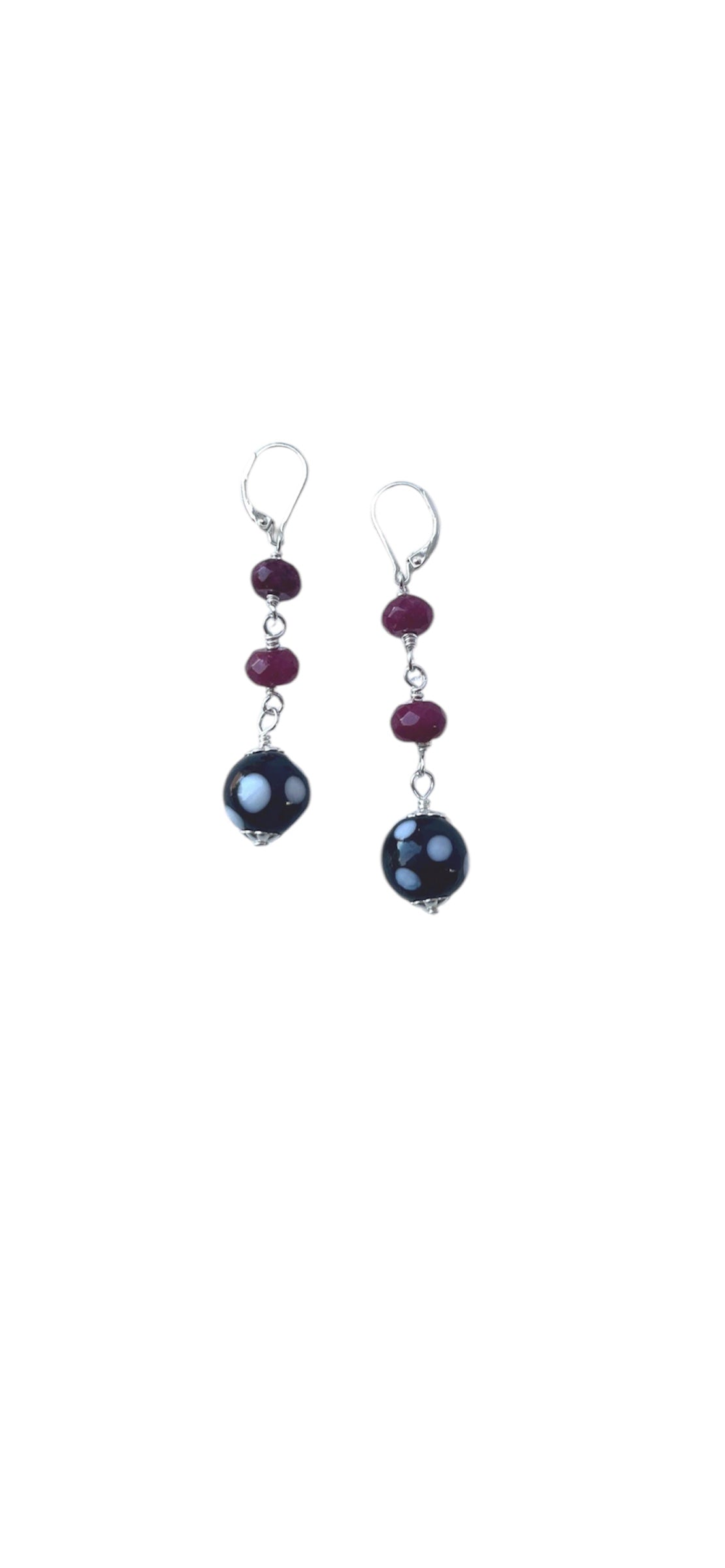 Garnet Conta di Ojo Earrings