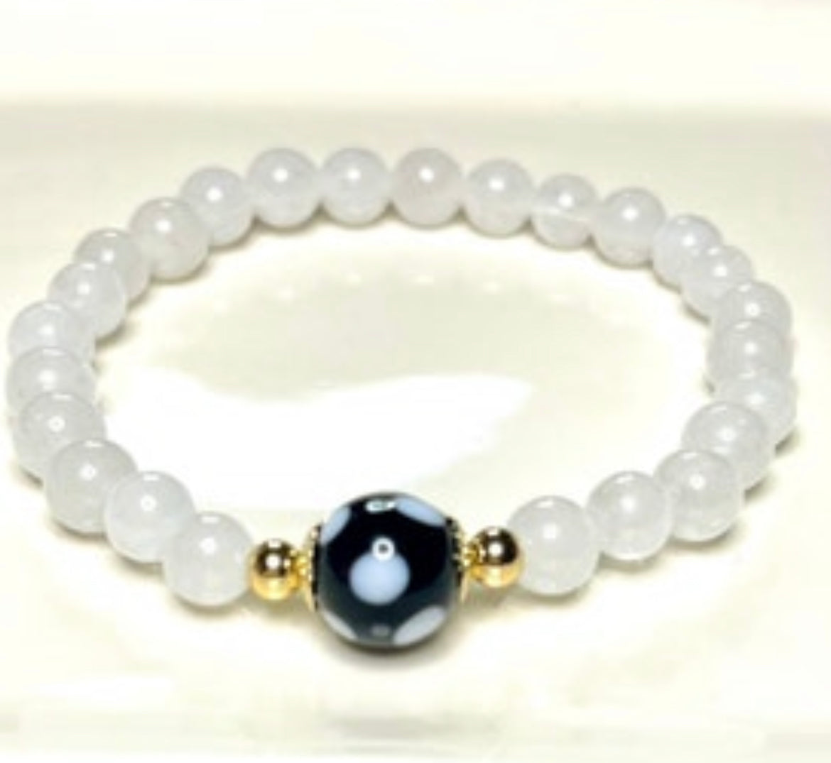 White Jade Conta di Ojo Stretch Bracelets