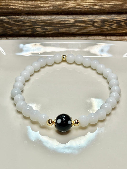 White Tridacna Shell Conta di Ojo Stretch Bracelets