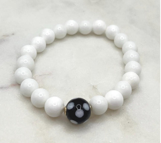 White Tridacna Shell Conta di Ojo Stretch Bracelets