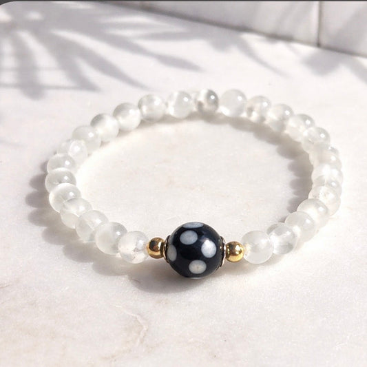 White Jade Conta di Ojo Bracelet