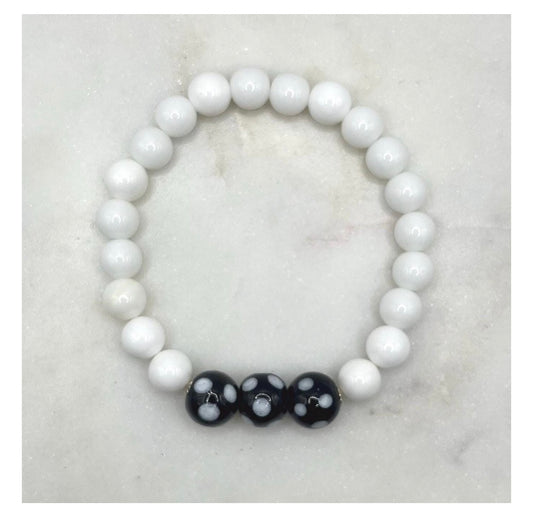White Tridacna Shell Conta di Ojo Stretch Bracelets