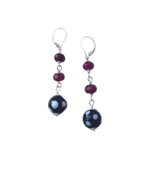 Garnet Conta di Ojo Earrings