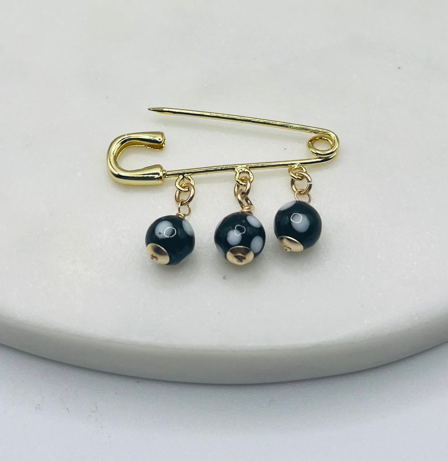 Conta di Ojo Safety Pin