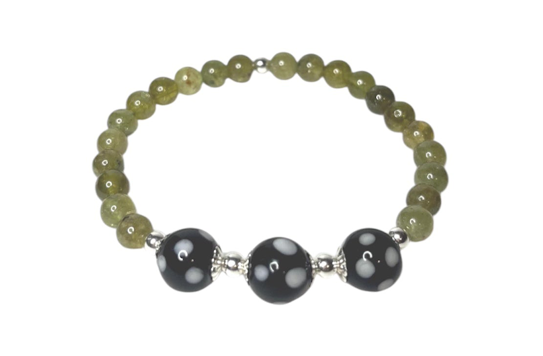 Green Peridot Conta di Ojo Stretch Bracelet
