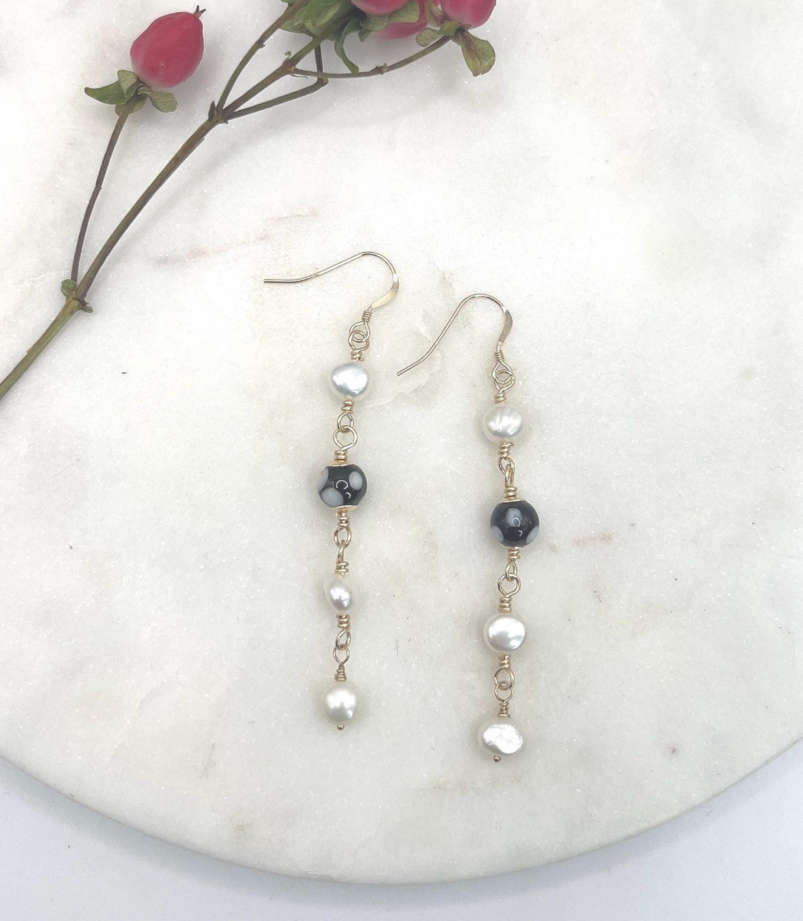 Pearl Conta di Ojo Earrings