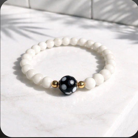 White Shell Conta di Ojo Stretch Bracelet