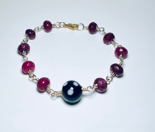 Garnet Conta di Ojo Bracelet