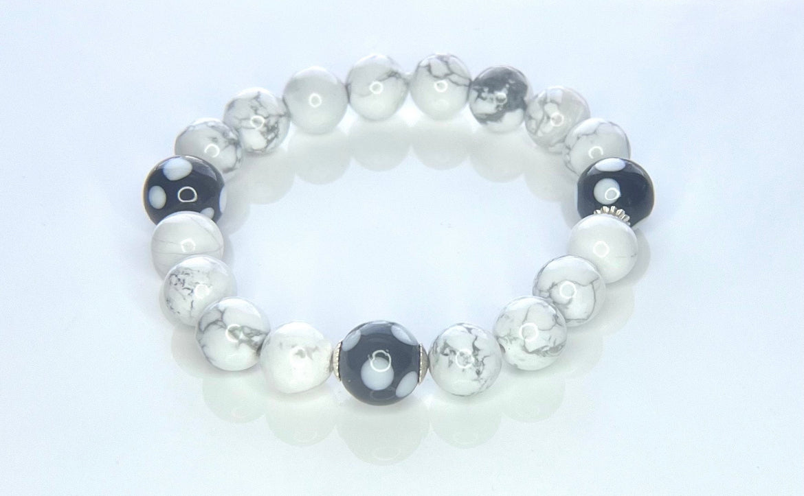 White & Grey Howlite Conta di Ojo Stretch Bracelet