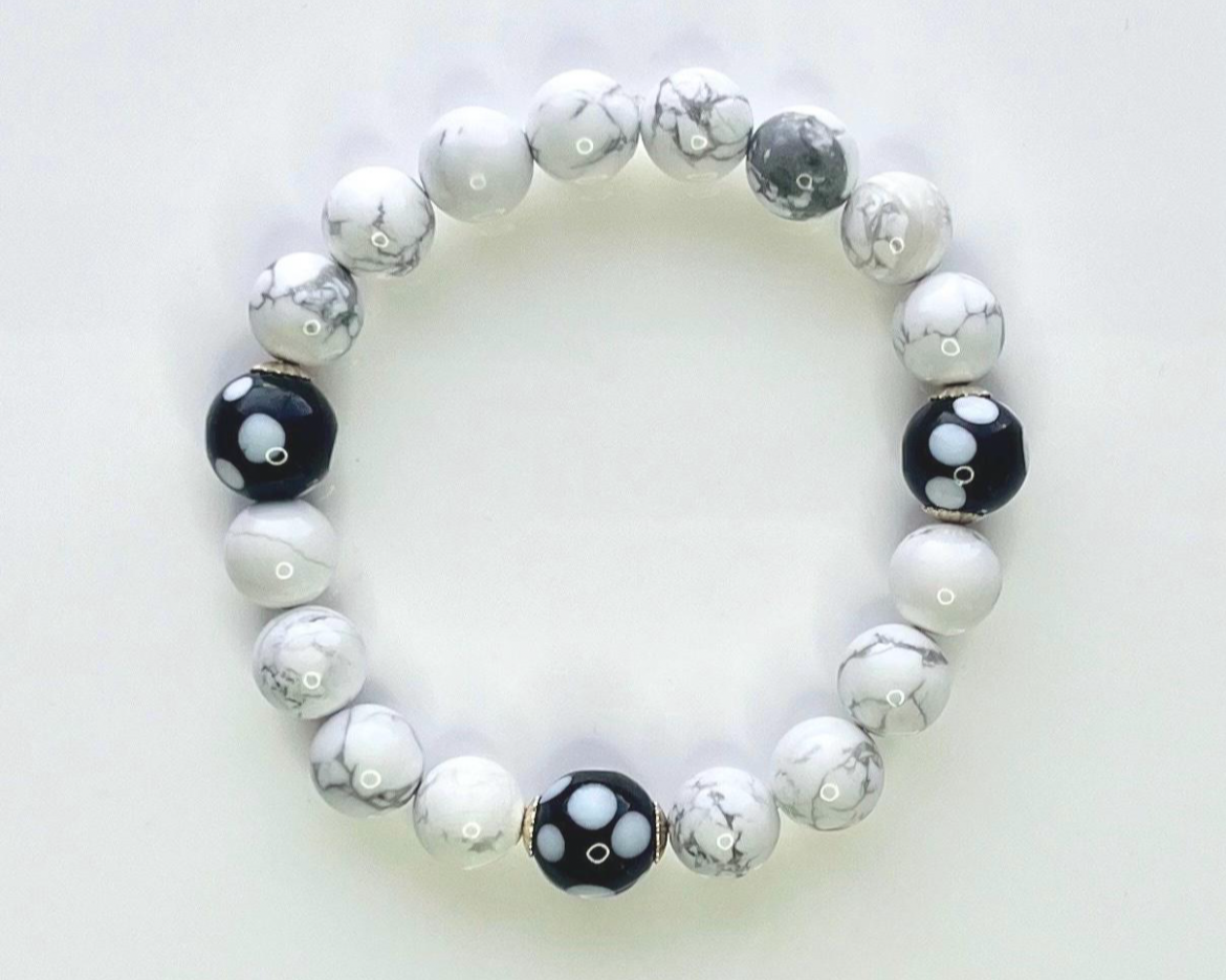 White & Grey Howlite Conta di Ojo Stretch Bracelet