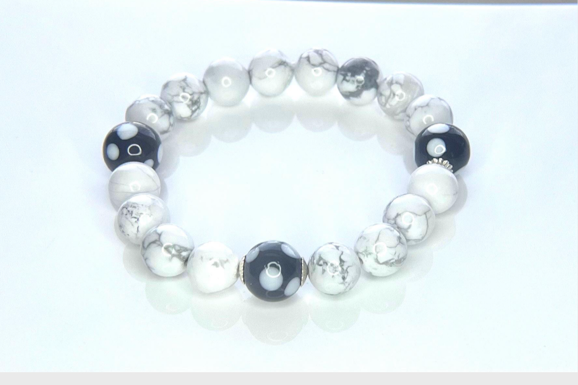 White & Grey Howlite Conta di Ojo Stretch Bracelet