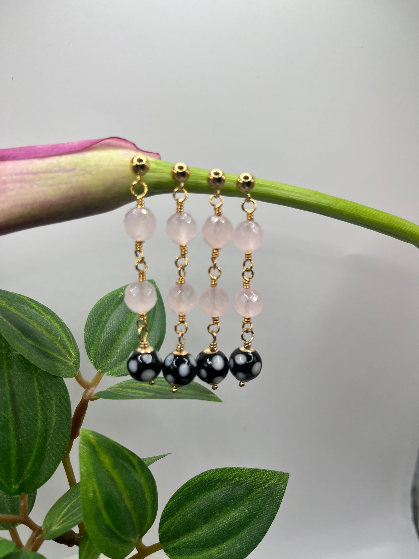 Rose Quartz Conta di Ojo Earrings