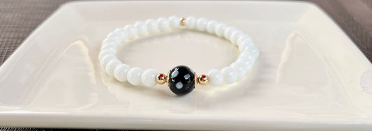 White Tridacna Shell Conta di Ojo Stretch Bracelets