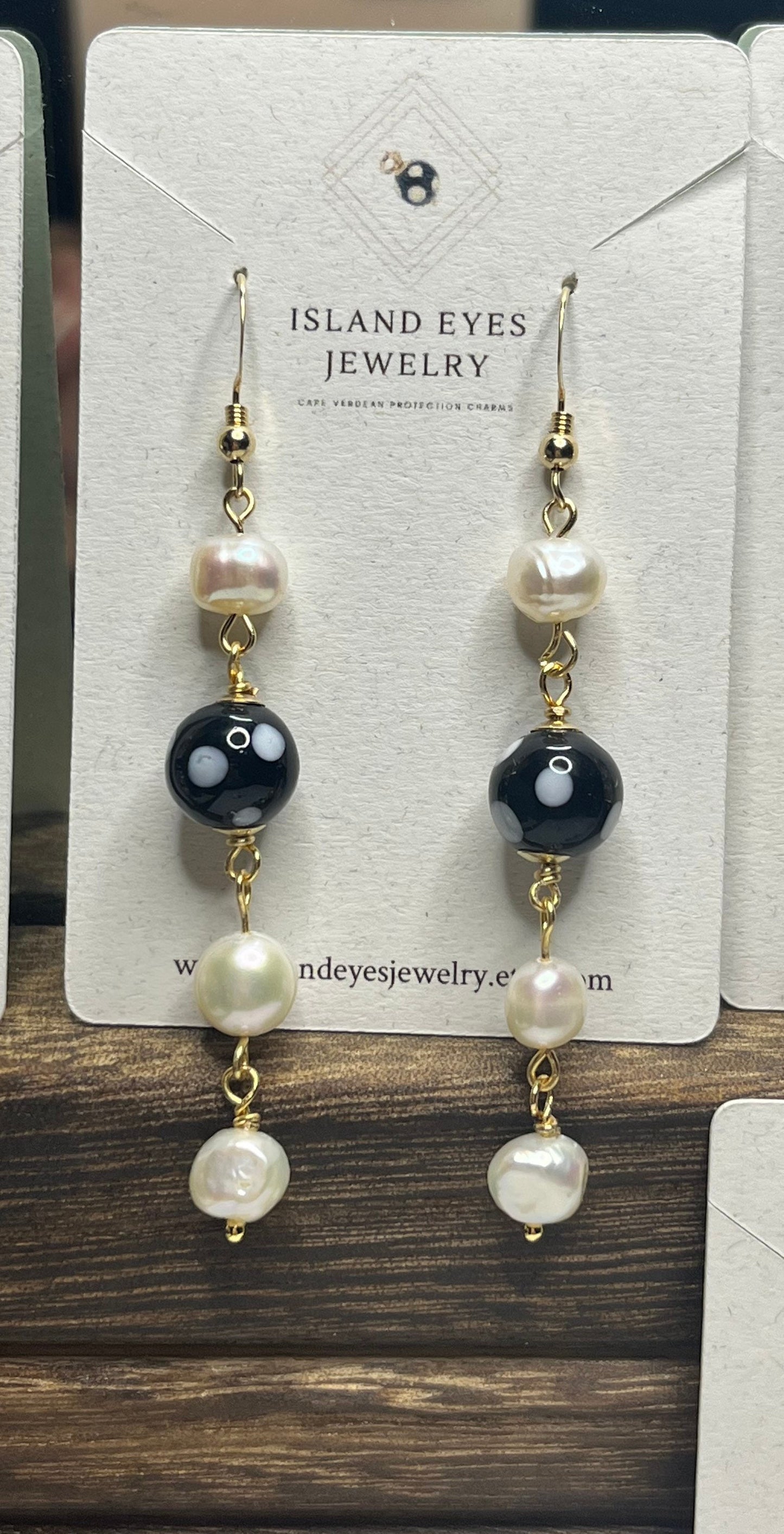 Pearl Conta di Ojo Earrings